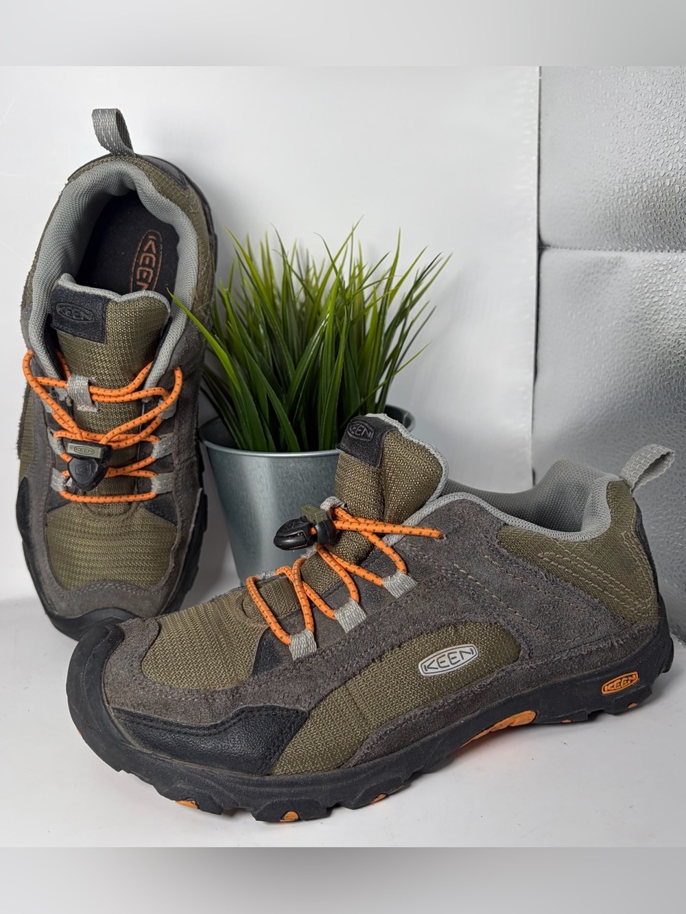 KEEN Women’s Hiking Shoes Olive Green with Orange Accents Size 38